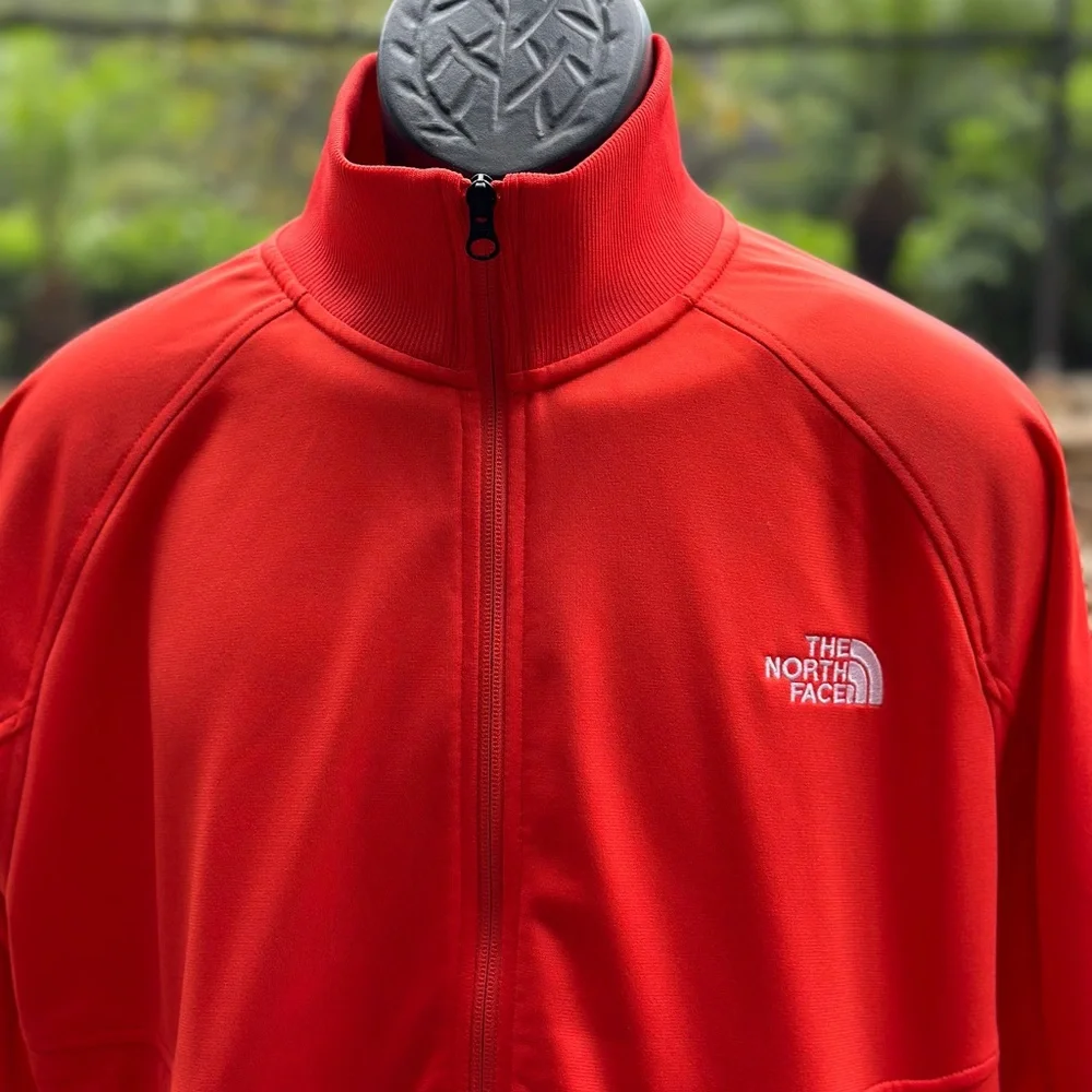 NORTH FACE TECH FULL ZIP JACKET‎